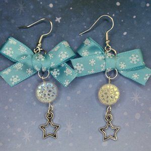 Hot Topic Jewelry Winter Snowflake Star Bow Earrings